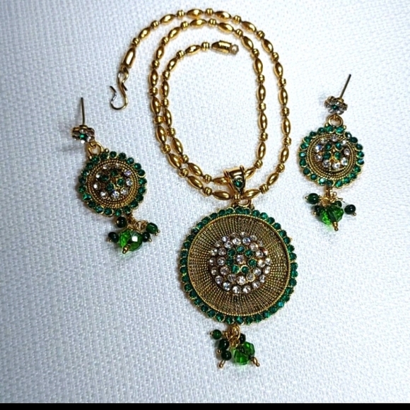 Green Necklace set - Picture 3 of 6